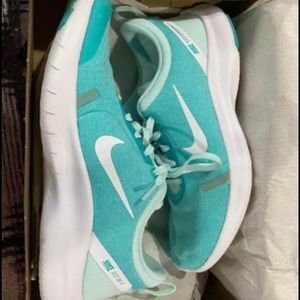 Womens nike flex experience RN 8